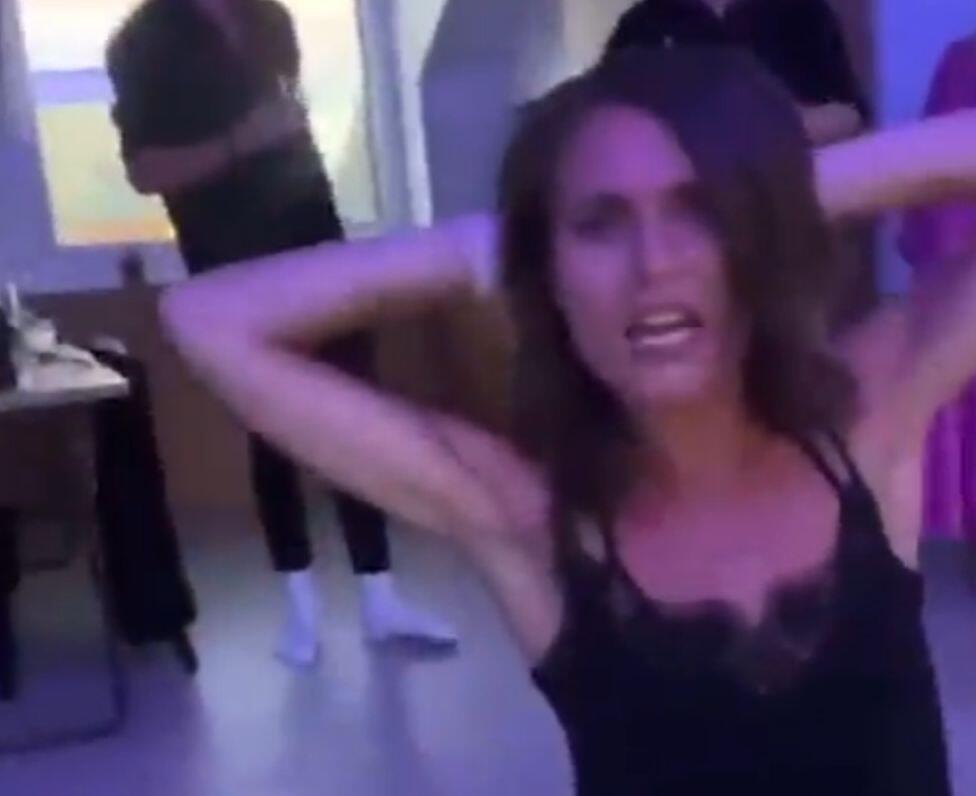 הסרטון מהמסיבה של ראש הממשלה. "לא עשיתי משהו לא חוקי" סרטון מ מסיבה של ראש ממשלת פינלנד סאנה מרין