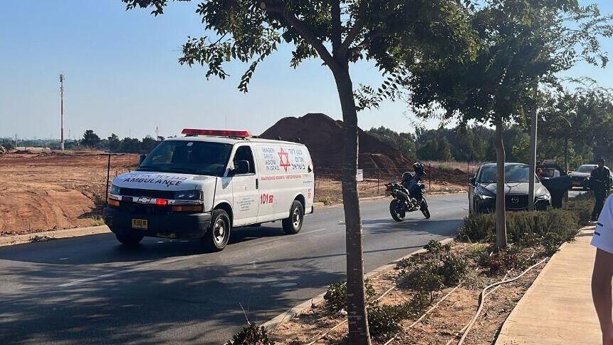 גבר מחדרה נפצע קשה (צילום: תיעוד מבצעי מד"א) זירת הירי