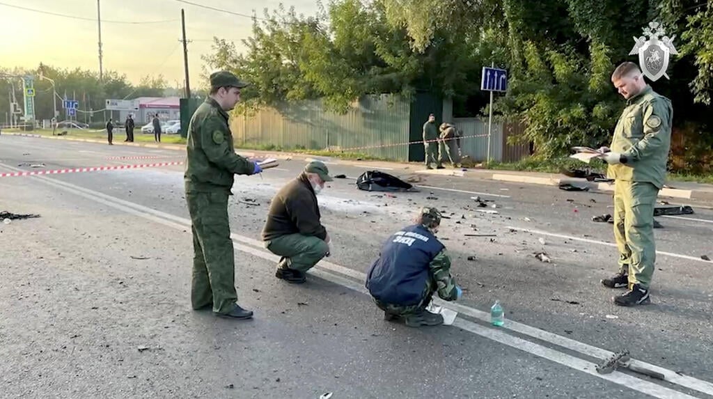 צילום: רוירטס / Investigative Committee of Russia זירת פיצוץ רכב ליד מוסקבה רוסיה שבו נהרגה דריה דוגינה בתו של אלכסנדר דוגין מקורבו של פוטין