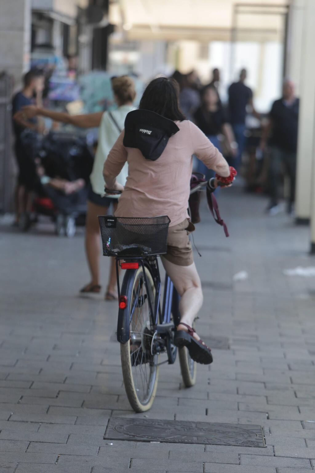 מפדלת לדרכה (צילום : מוטי לבטון) אורלי זילברשץ