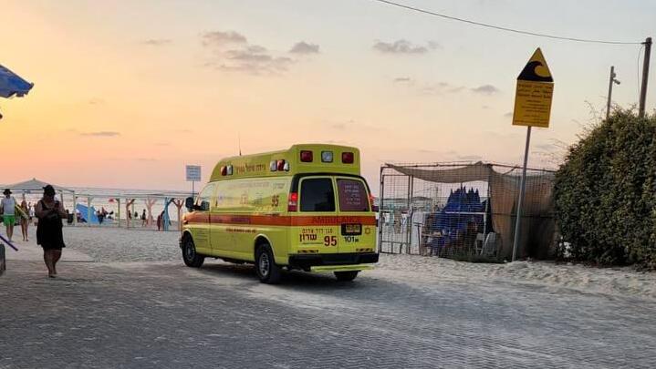 זירת הטביעה בחוף דור, אתמול (צילום: דוברות מד"א) זירת הטביעה בחוף דור