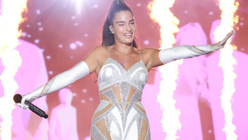 Israeli pop star Noa Kirel wows audience at Tel Aviv's biggest venue