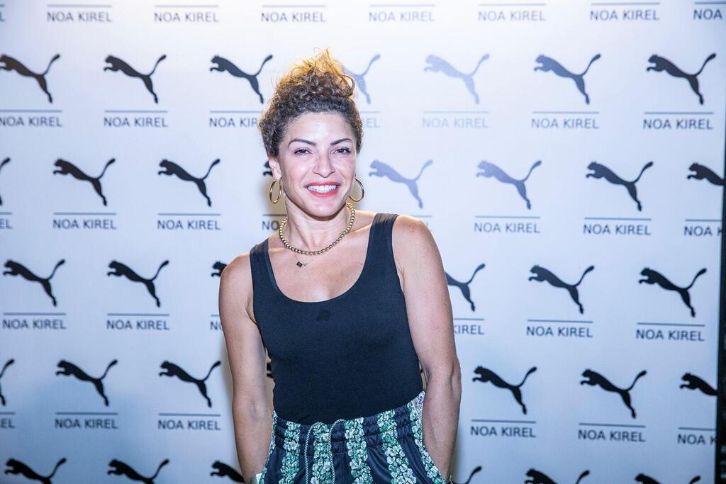 לא ידענו שאת מעריצה. עדי אשכנזי אמש בהופעה של נועה קירל בפארק הירקון (צילום: לנס הפקות ) הופעה נועה קירל