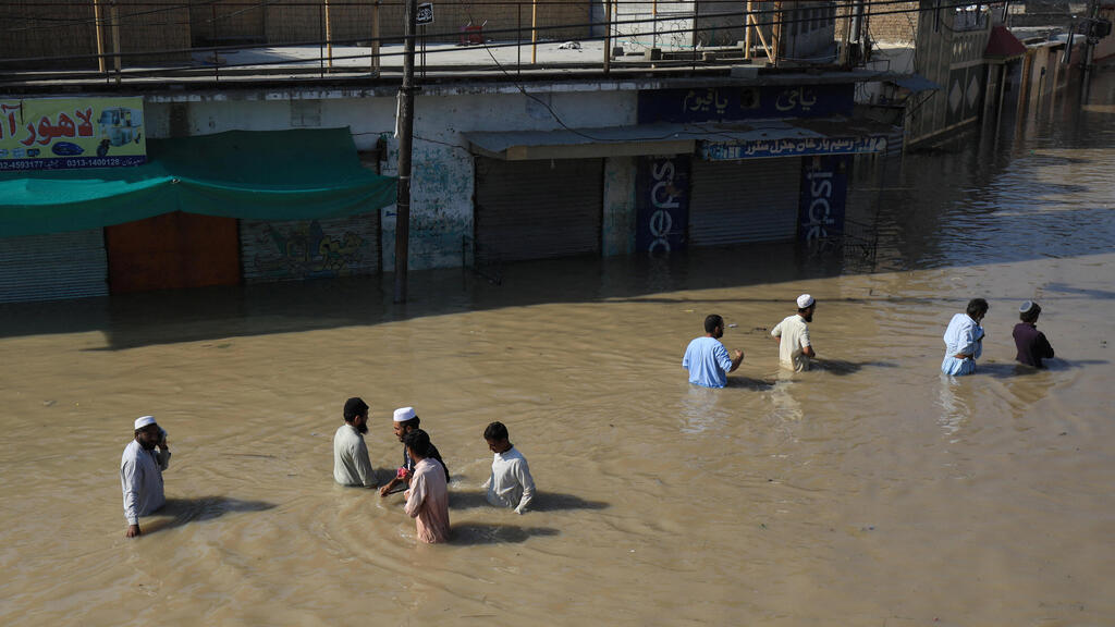 פקיסטן נזקי הצפות בעיירה נוושרה במחוז חייבר פחטונחווה גשמי מונסון