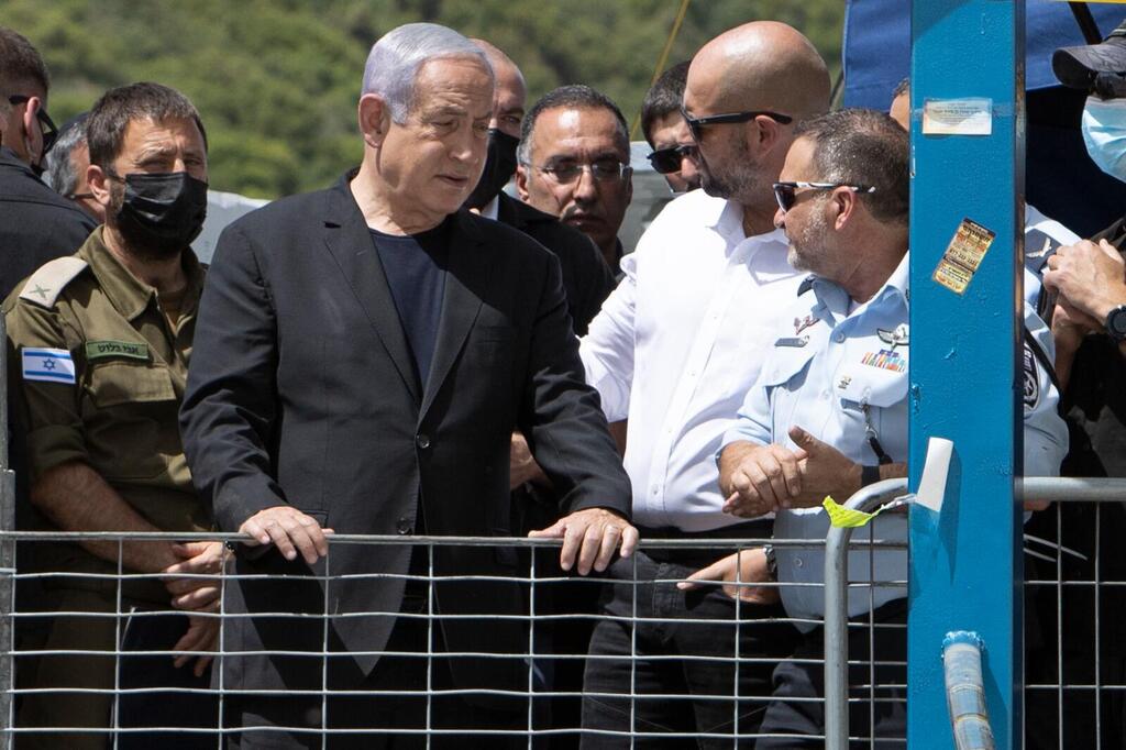 נתניהו מסייר באזור האסון. ויתר על הזכות להעיד בשנית (צילום: גיל נחושתן) ועדת מירון שלחה מספר מכתבי אזהרה למעורבים באסון מירון