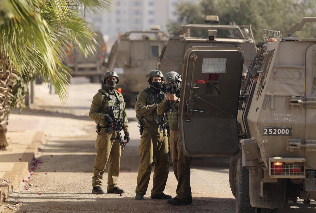 הלוחמים במהלך הפעילות בסילוואד (צילום: AFP) לוחם לוחמים כוחות צה"ל ב סילוואד ליד רמאללה בפעילות למעצר מבוקשים