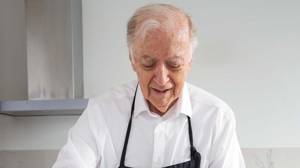 Eugene Ginter (Photo: Ellen Silverman) Auschwitz cookbook