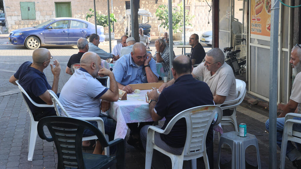 "הפרלמנט". מתחלקים בין רע"מ למרצ (צילום: יריב כץ) עיסאווי פריג' בכפר קאסם לפני הבחירות
