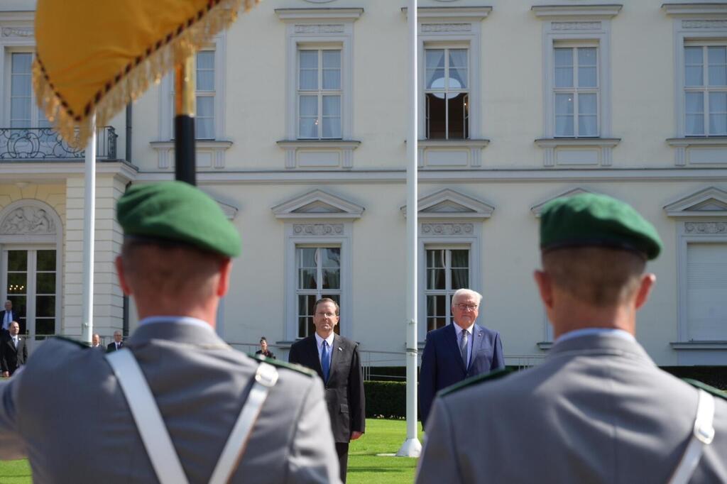 קבלת פנים ליצחק ומיכל הרצוג בארמון הנשיאותי בברלין, גרמניה