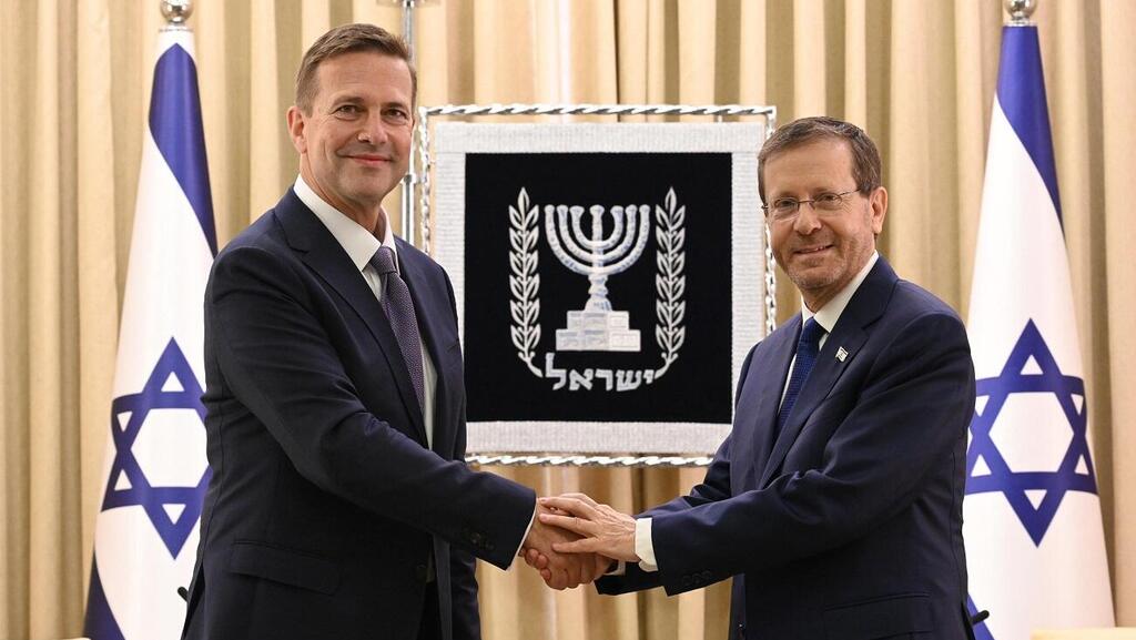 נשיא המדינה יצחק הרצוג ושגריר גרמניה בישראל שטפן זייברט