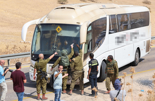 תיעוד מזירת פיגוע הירי על האוטובוס בבקעת הירדן