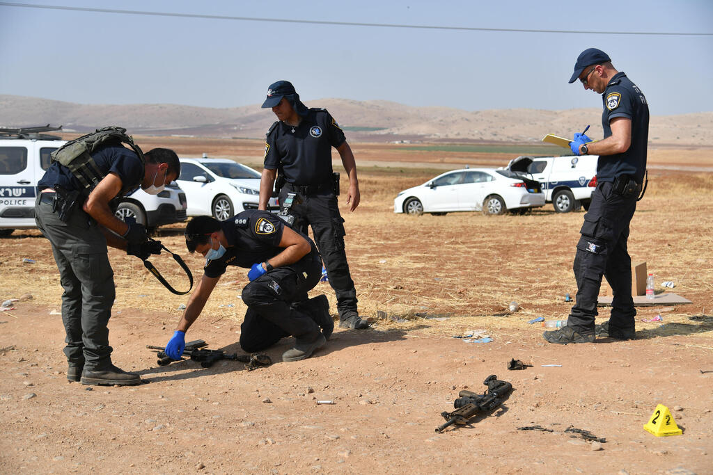 צילום: יואב דודקביץ' תיעוד מזירת פיגוע הירי על האוטובוס בבקעת הירדן