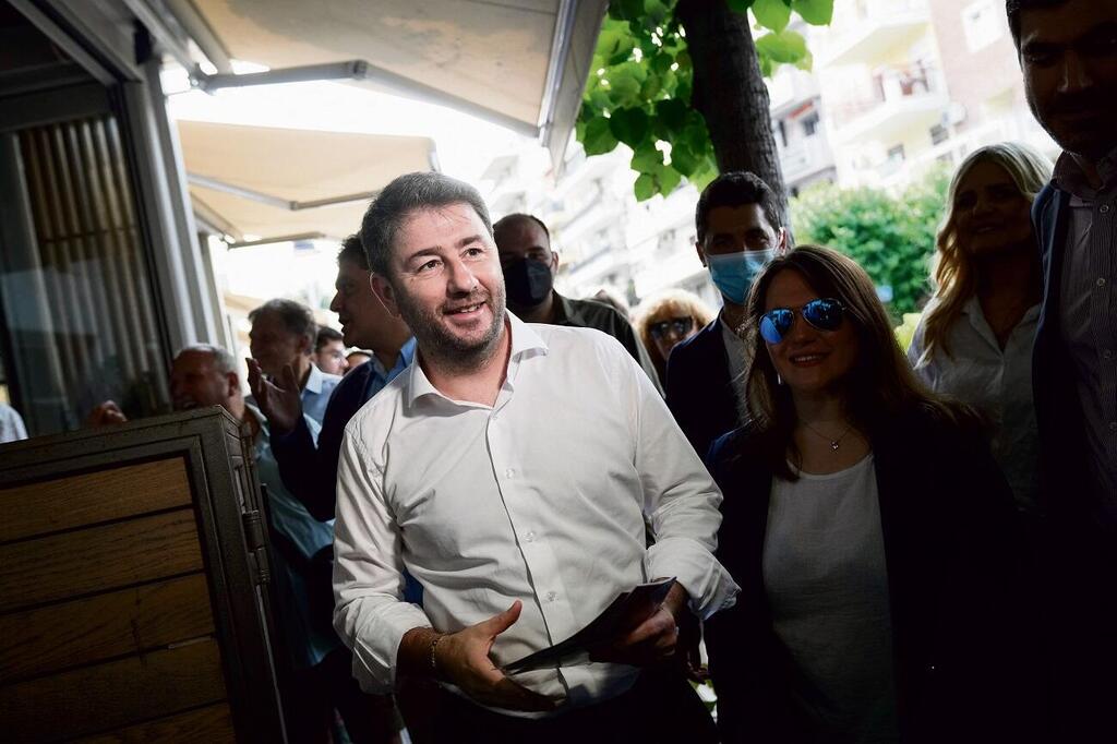 אנדרולאקיס. עקבות לניסיון פריצה (צילום: AFP) ניקוס אנדרולאקיס