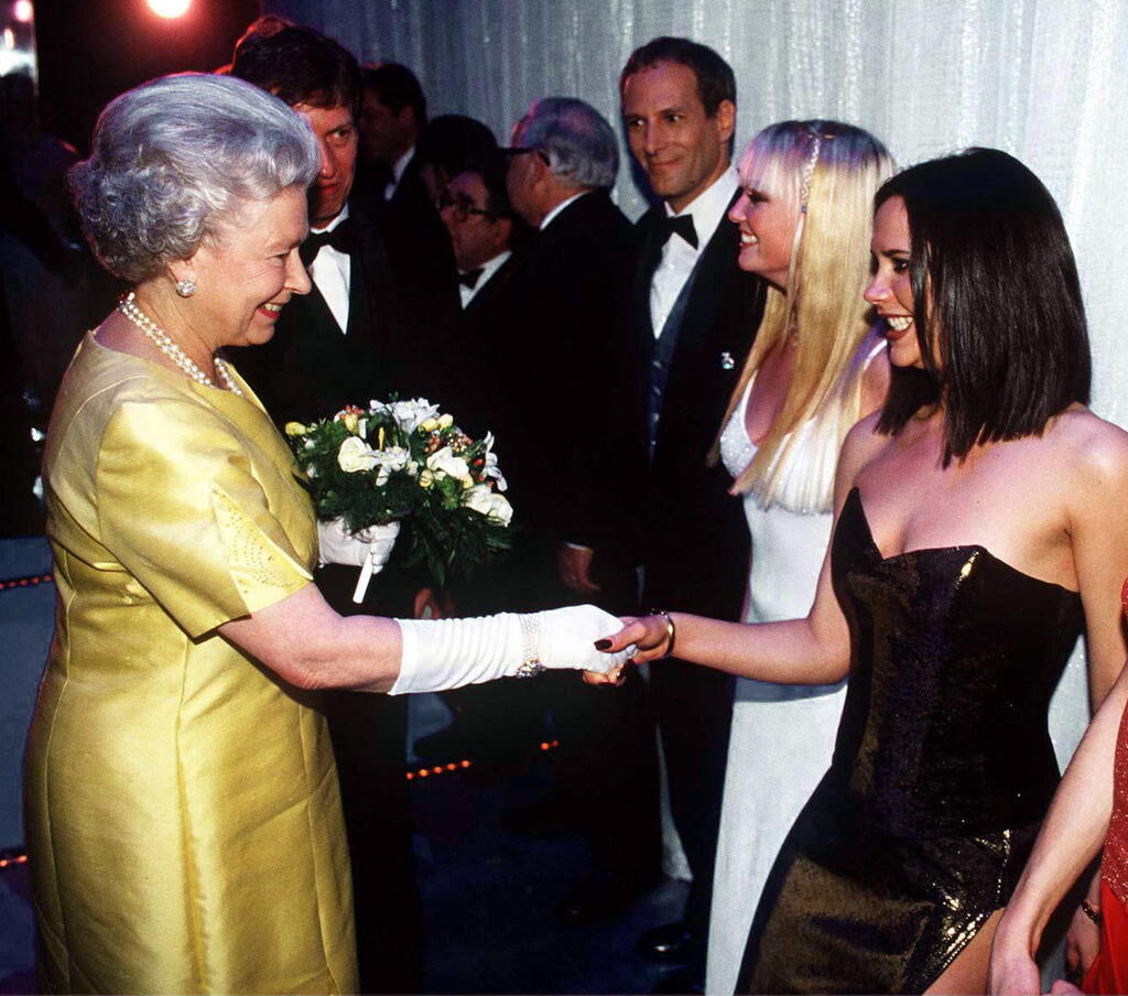 ויקטוריה והמלכה בשנת 1997 (צילום: Gettyimages) המלכה אליזבת