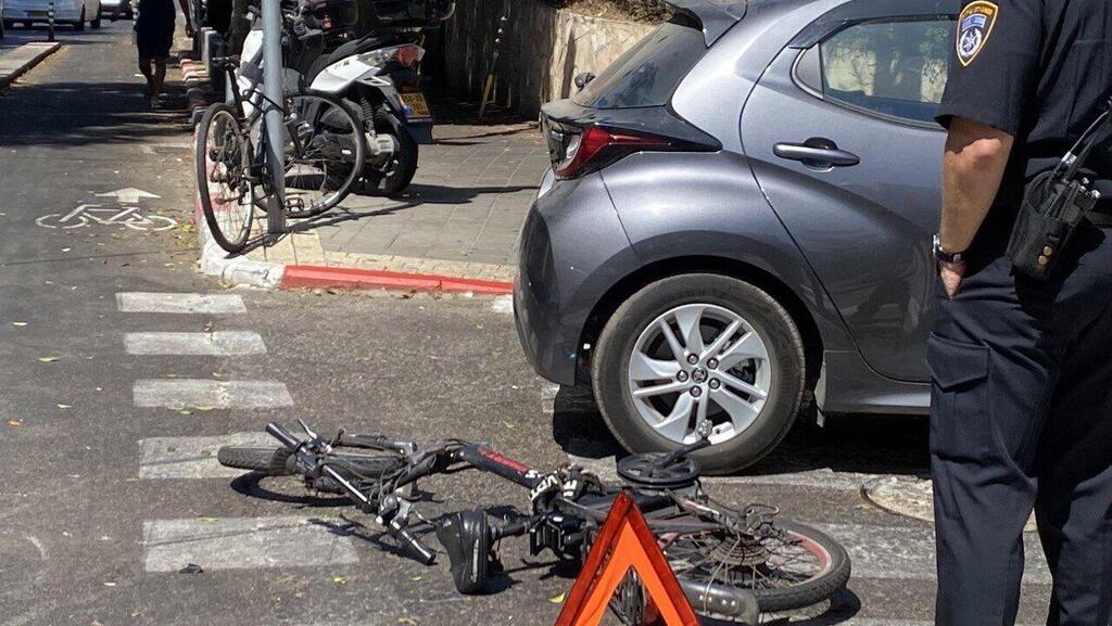 תאונת דרכים, ארכיון. למשטרה אין נתונים על מיקום מדויק של רוב תאונות הדרכים ברשויות שנבדקו (צילום: מוטי קמחי) זירת התאונה בתל אביב