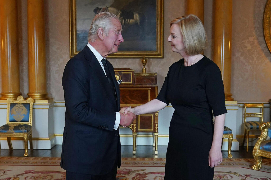 King Charles III (L) greets Britain's Prime Minister Liz Truss (R) during their first meeting at Buckingham Palace