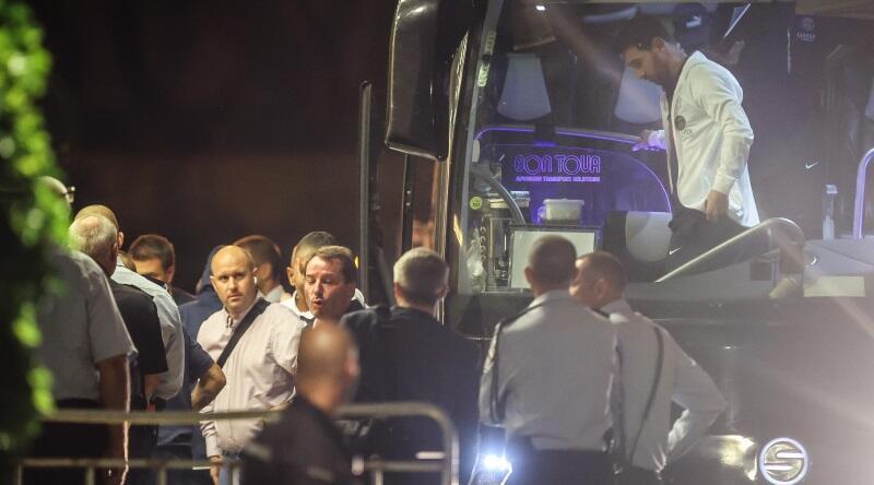Lionel Messi getting off the bus in Israel 