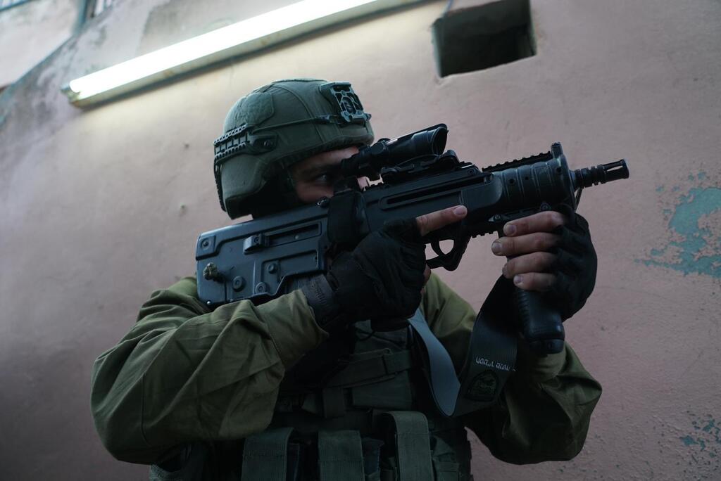 תיעוד:  לוחמי צה''ל מיפו את בתיהם של המחבלים שרצחו את סגן מפקד סיירת נח"ל, רב-סרן בר פלח ז"ל