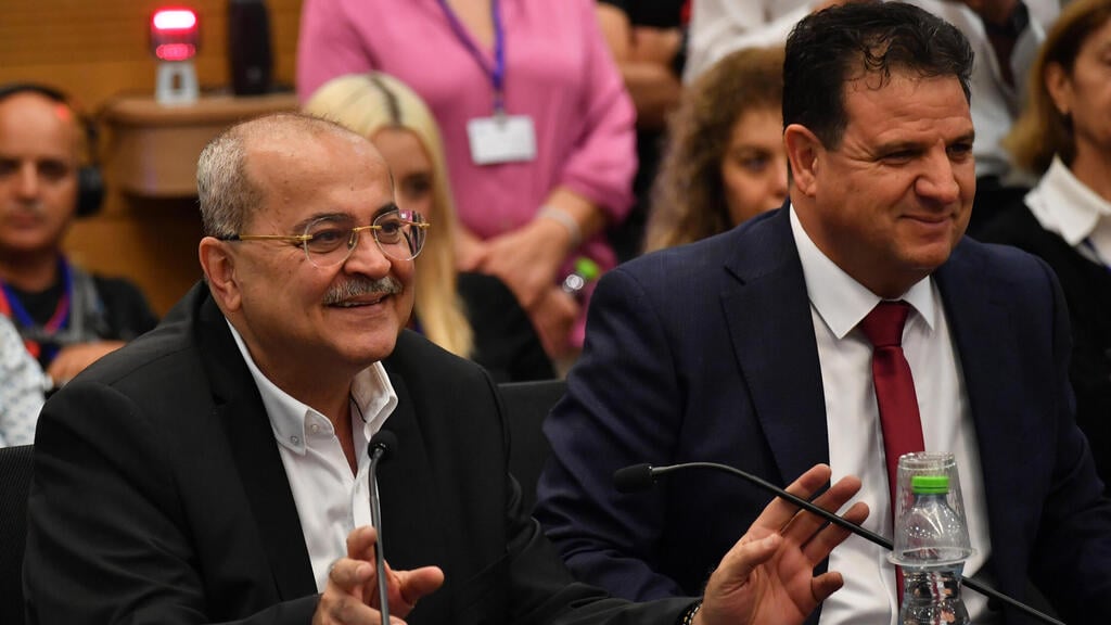 מסרים חריפים מהאופוזיציה. עודה וטיבי (צילום: יואב דודקביץ') הגשת רשימות סופיות לבחירות