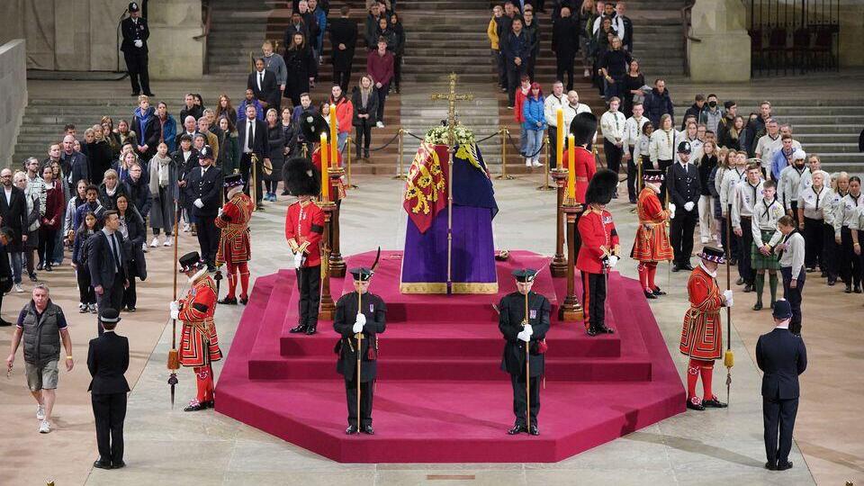 Final members of the public pay their respects at the coffin of Queen Elizabeth II 