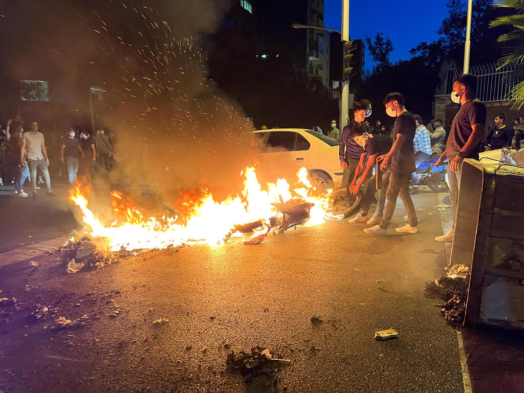 צילום: רויטרס מהומות טהרן איראן אחרי מותה של מהסא אמיני