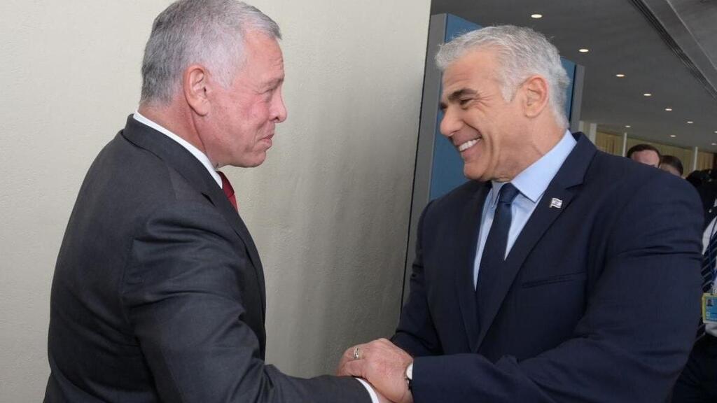 לפיד ומלך ירדן. שוחחו על העימותים בשכם, ועל הצורך לבלום את הטרור לקראת החגים (צילום: אבי אוחיון\לע"מ) פגישת ראש הממשלה לפיד ומלך ירדן עבדאללה השני