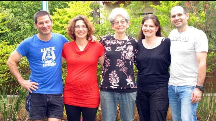 אחיה הצעיר נפל ביום כיפור, בנה שנקרא על שמו נהרג באסון המסוקים. שולמית ומשפחתה (באדיבות המשפחה) שלומית ומשפחתה