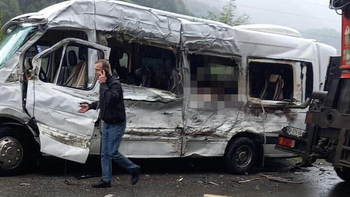 "היו צרחות אימים במיניבוס" הרכב בו נסעה הקבוצה