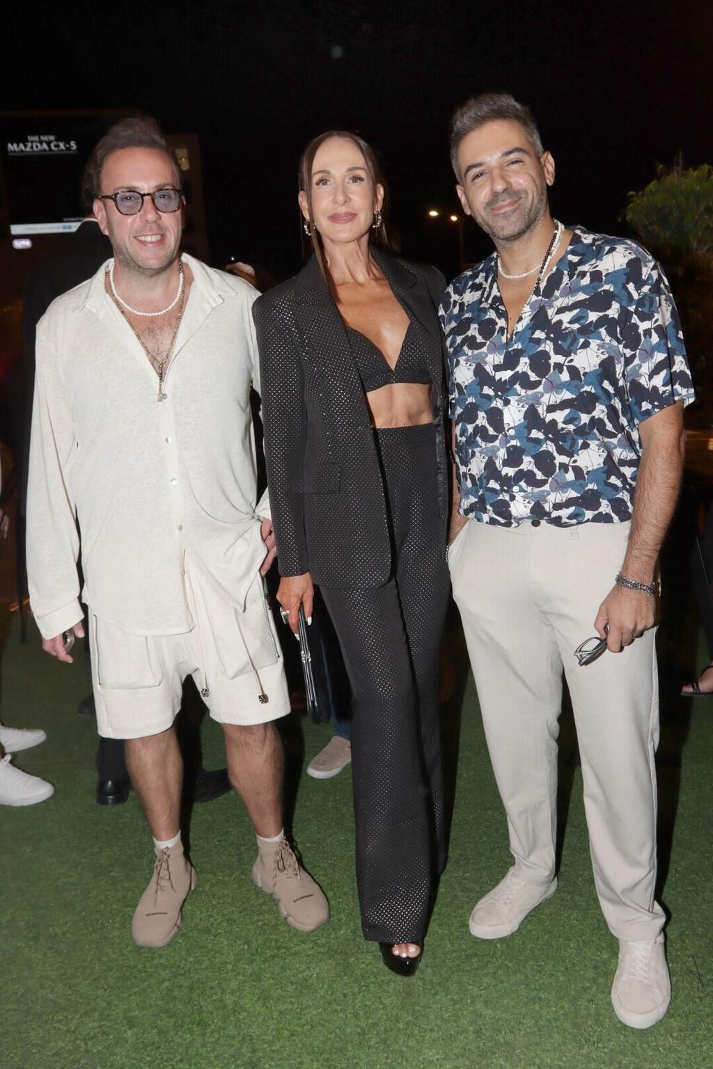 הגעתם ביחד? לאה שנירר עם ניקי גולדשטיין ובן הזוג אייל שלום (צילום: ענת מוסברג) חתונה יוני דותן