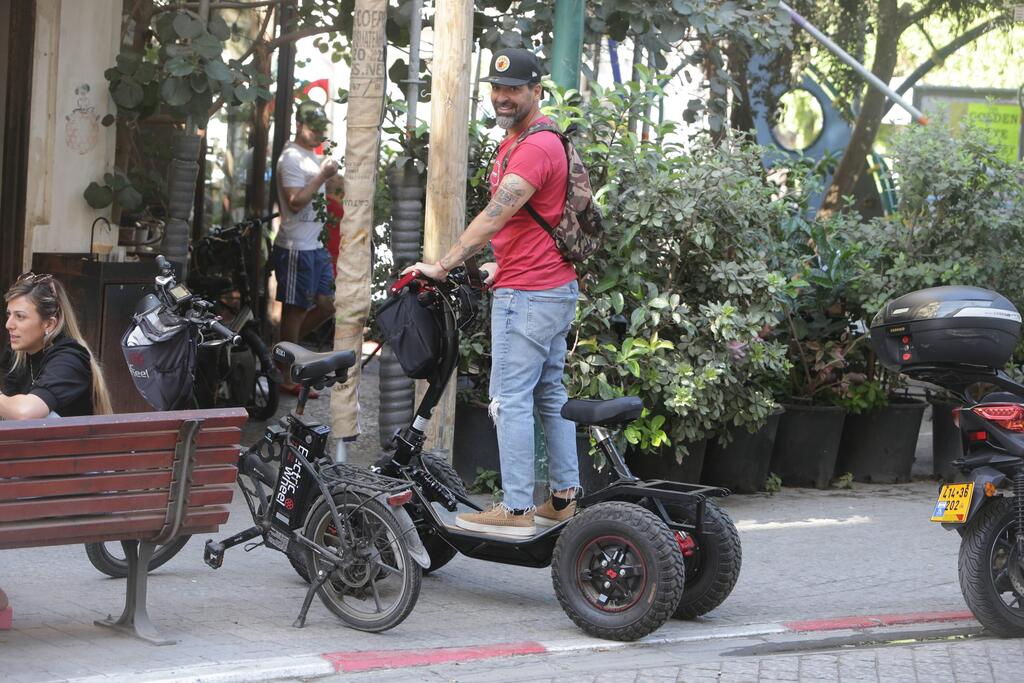 תתן לנו סיבוב? (צילום: מוטי לבטון ) פפראצי רותם כהן