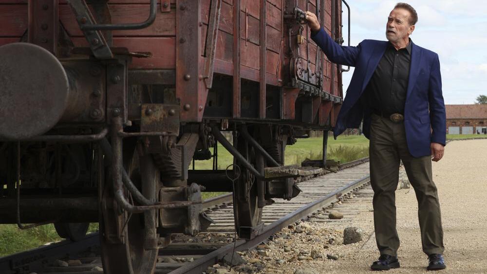 Schwarzenegger visits Auschwitz in message against hatred 
