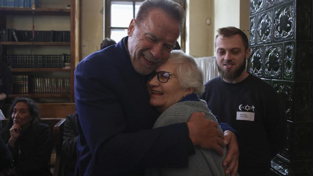 Schwarzenegger visits Auschwitz in message against hatred 
