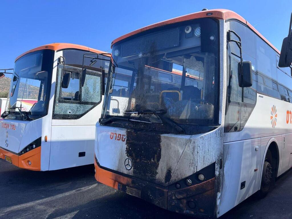 אוטובוסים שניזוקו במרר (צילום: תיעוד מבצעי כב"ה צפון) האוטובוס השרופים