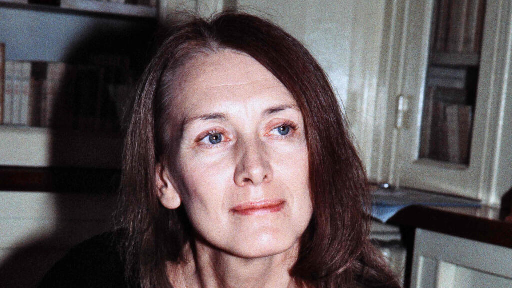הסופרת אנני ארנו בפריז, 1984