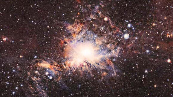 הענן המולקולרי אוריון משמש כבית יולדות של כוכבים. התמונה צולמה באור תת-אדום בעזרת הטלסקופ VISTA