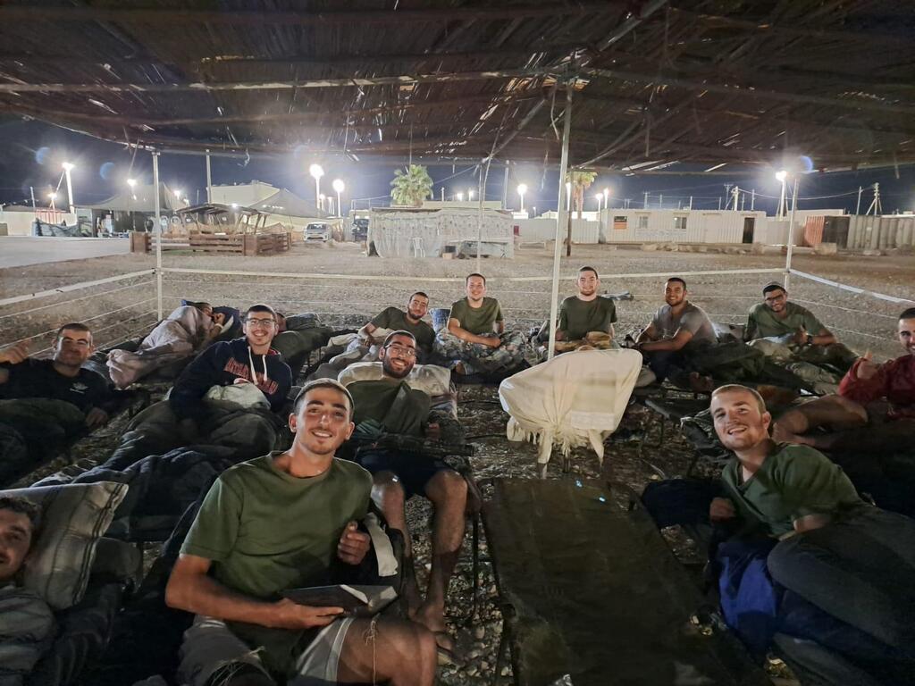 מחלקת בייניש, אימון מתקדם, הנדסה קרבית - בסוכה באמצע המדבר