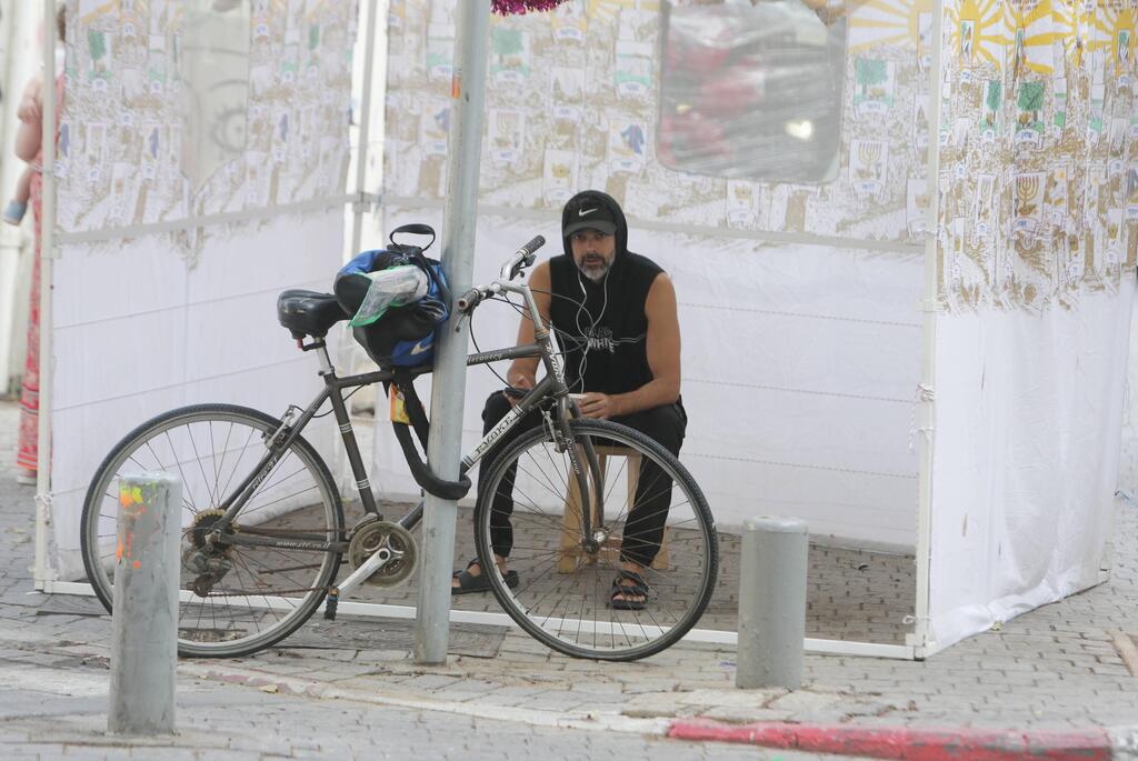 כן, אנחנו עדיין כאן (צילום: מוטי לבטון ) פפראצי דן שפירא