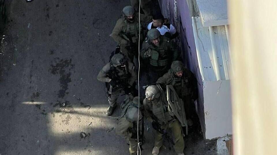 IDF troops apprehend Hamas operative suspected of involvement in West Bank shooting attacks 