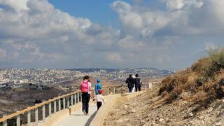 מטיילים בגן לאומי הרודיון, חול המועד סוכות