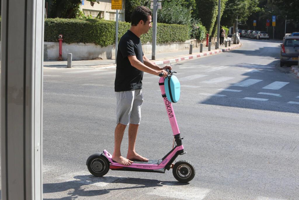 אין ספק, מאוד בטיחותי. נסיעה טובה! (צילום: מוטי לבטון) פפראצי