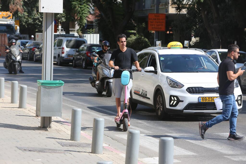 לא שכחת קסדה? (צילום: מוטי לבטון) פפראצי