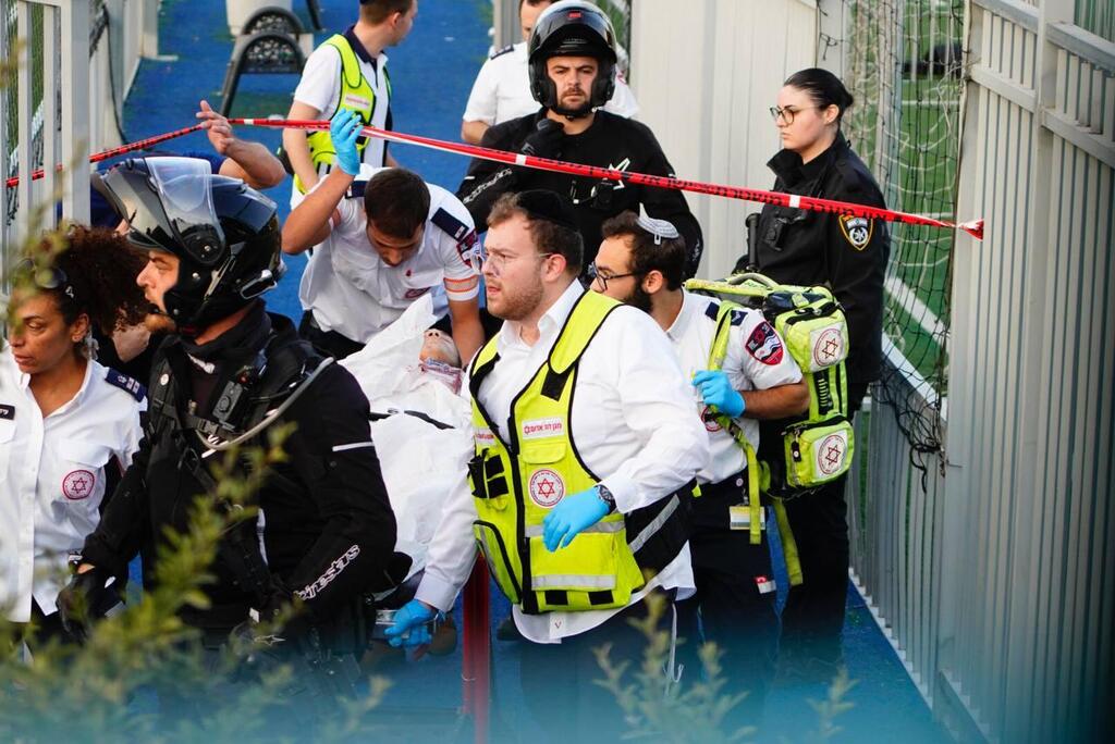 פינוי המחבל הפצוע מהזירה