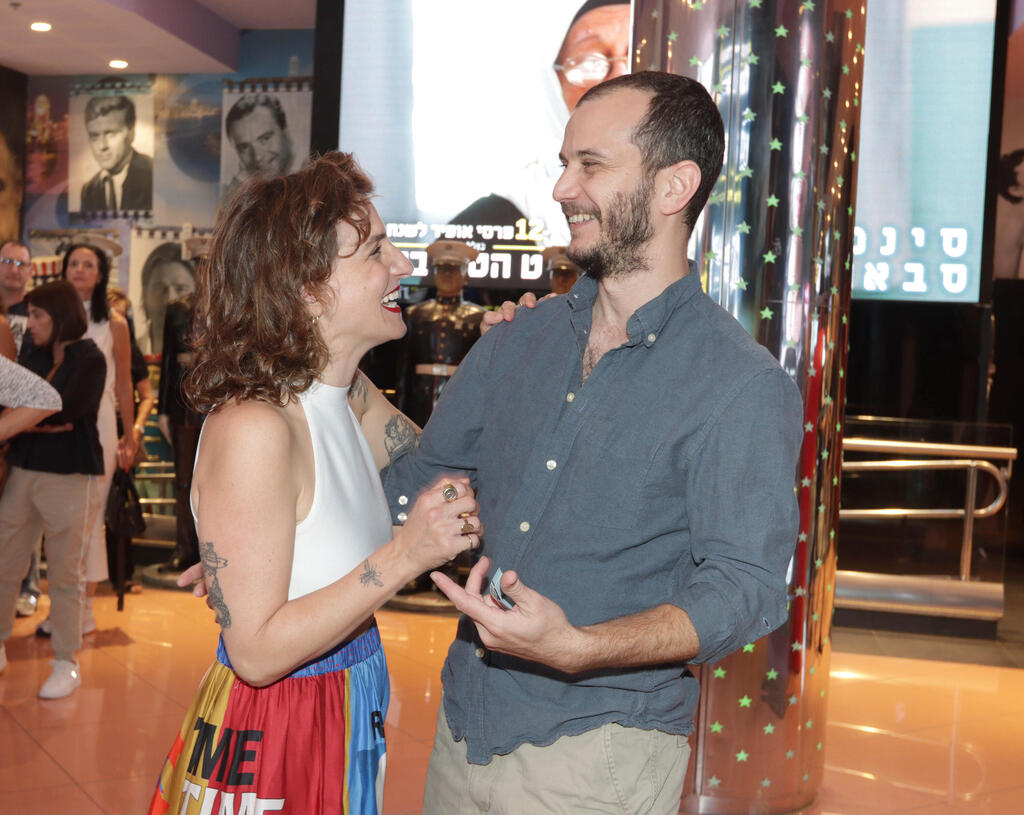 תמשיכי לצחוק, מצלמים אותנו. מיכאל מושונוב וסיון טלמור (צילום: ענת מוסברג) פרימיירה סינמה סבאיא