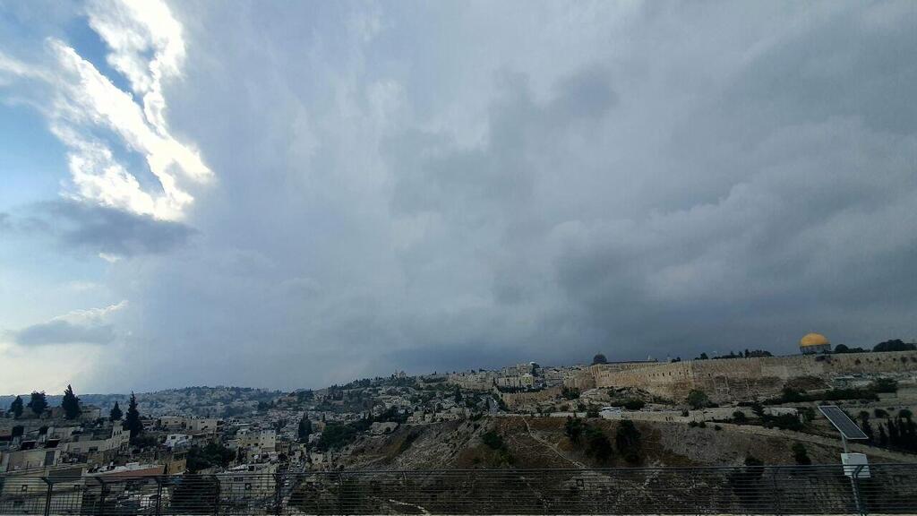גשם בירושלים, אתמול (צילום: גלעד כהן) גשם בירושלים