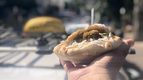 שבר את השוק: איפה אכלנו בתל אביב פלאפל ב-8 שקלים?