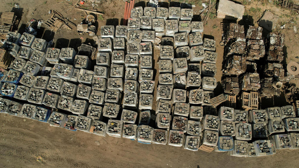 Broken batteries collected for sale and export, in Gaza (Photo: Reuters ) broken batteries collected for sale and export, in Gaza