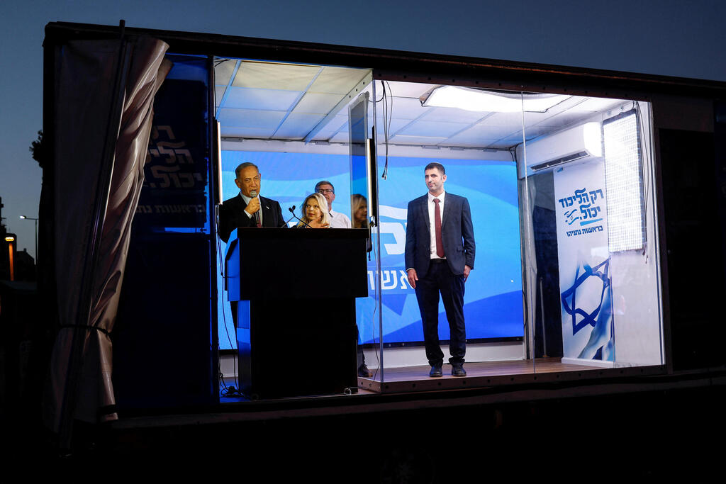 Benjamin Netanyahu speaking to supporters from inside a campaign bus ahead of November elections 
