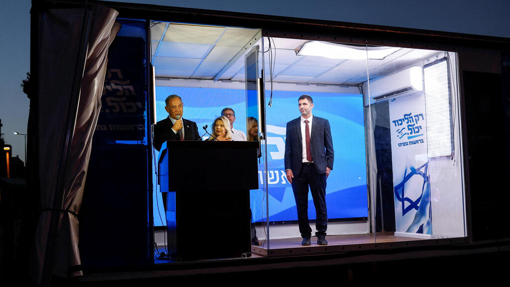 Benjamin Netanyahu speaking to supporters from inside a campaign bus ahead of November elections 