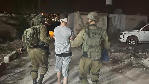 המחבל שנתפס לאחר הפיגוע בפונדוק (צילום: דובר צה"ל) המחבל שנתפס לאחר הפיגוע בפונדוק
