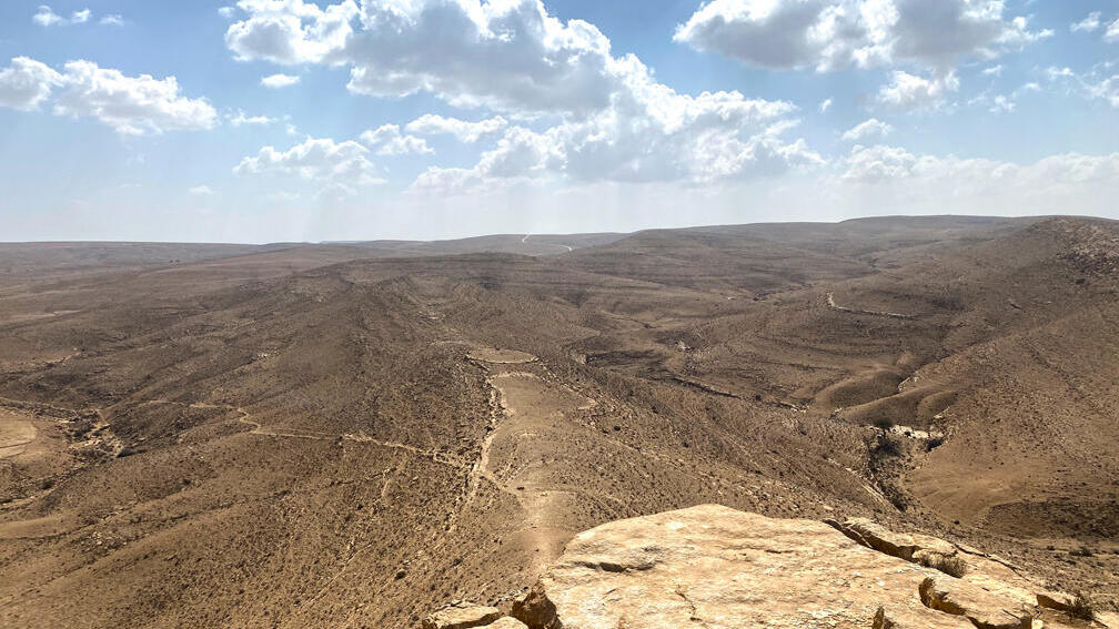 בנגב ויתרו על המטיילים והפכו אותם לכלי במלחמת כיפופי ידיים
